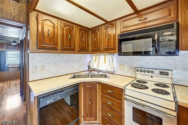 20124 Plum Tree LN, Estero, FL 33928
