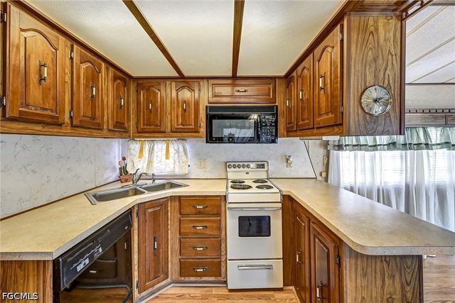 20124 Plum Tree LN, Estero, FL 33928