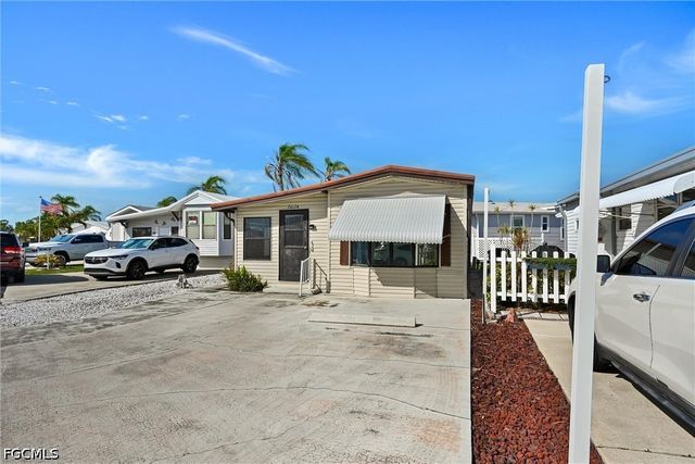 20124 Plum Tree LN, Estero, FL 33928