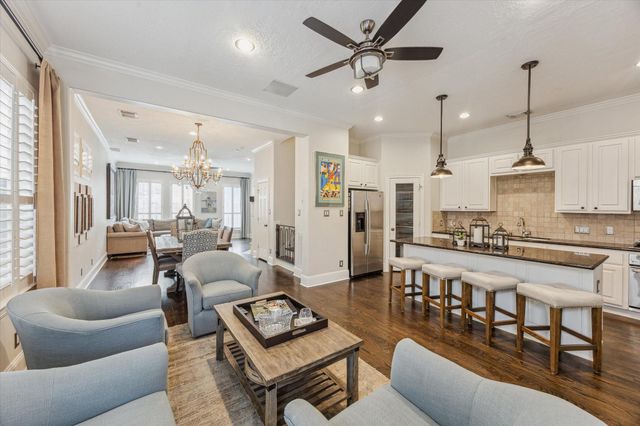 427 N Gate Stone, Houston, TX 77007