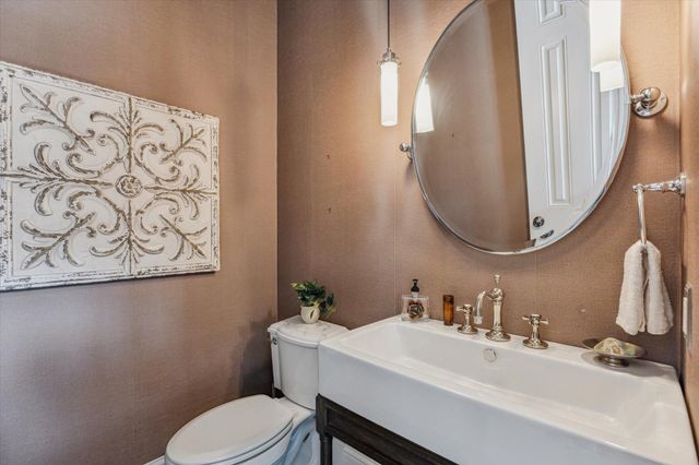 427 N Gate Stone, Houston, TX 77007