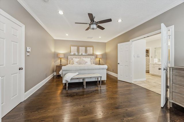 427 N Gate Stone, Houston, TX 77007