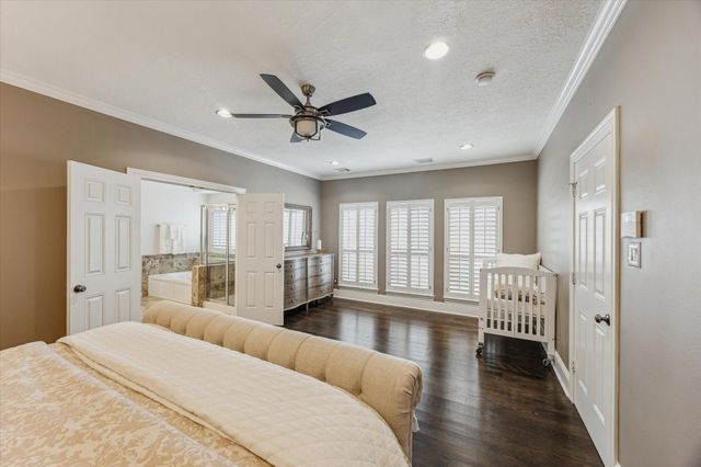 427 N Gate Stone, Houston, TX 77007