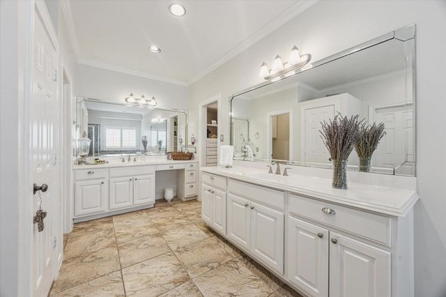 427 N Gate Stone, Houston, TX 77007