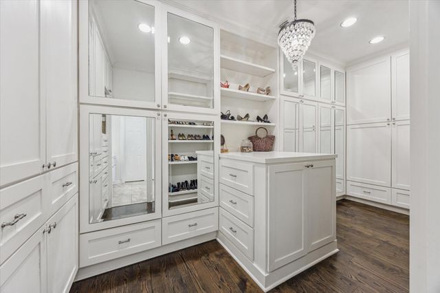 427 N Gate Stone, Houston, TX 77007