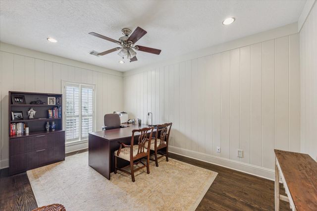 427 N Gate Stone, Houston, TX 77007