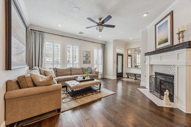 427 N Gate Stone, Houston, TX 77007