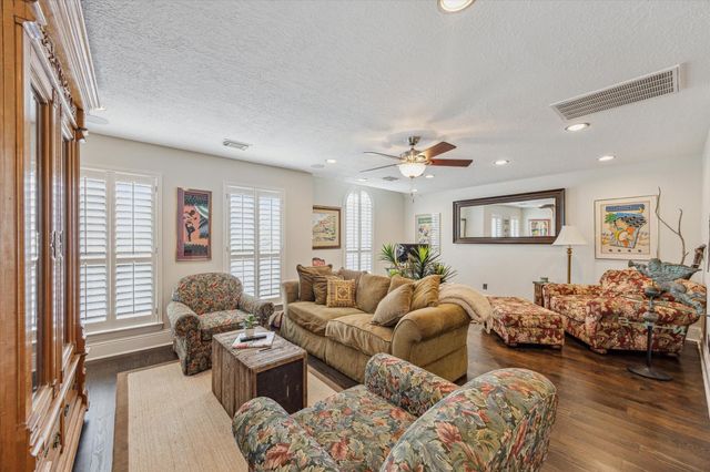 427 N Gate Stone, Houston, TX 77007
