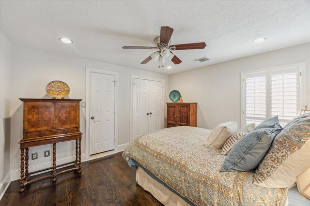 427 N Gate Stone, Houston, TX 77007