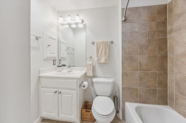 427 N Gate Stone, Houston, TX 77007