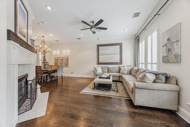 427 N Gate Stone, Houston, TX 77007