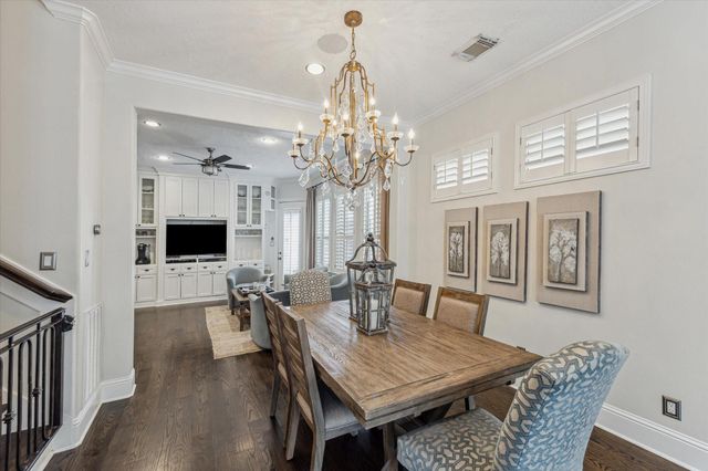427 N Gate Stone, Houston, TX 77007