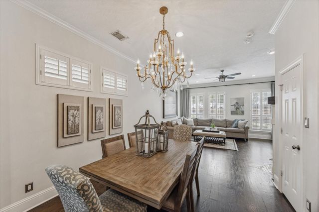 427 N Gate Stone, Houston, TX 77007