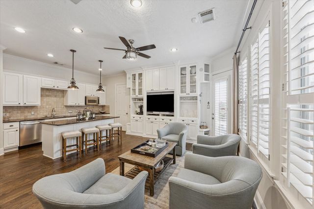 427 N Gate Stone, Houston, TX 77007