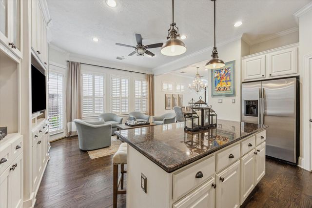 427 N Gate Stone, Houston, TX 77007