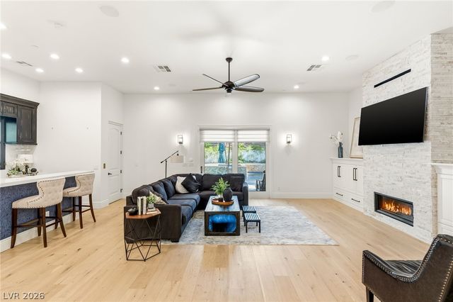 25 Pebble Dunes Court, Las Vegas, NV 89141