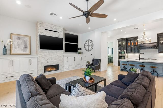 25 Pebble Dunes Court, Las Vegas, NV 89141
