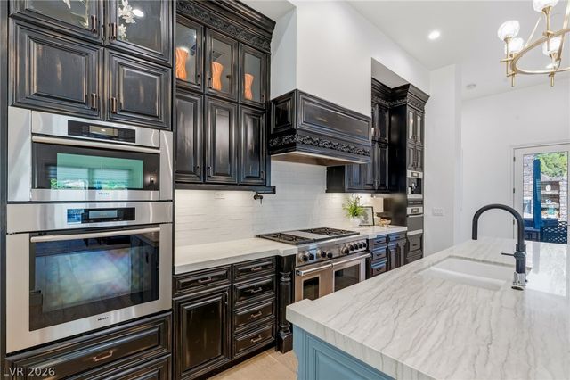 25 Pebble Dunes Court, Las Vegas, NV 89141