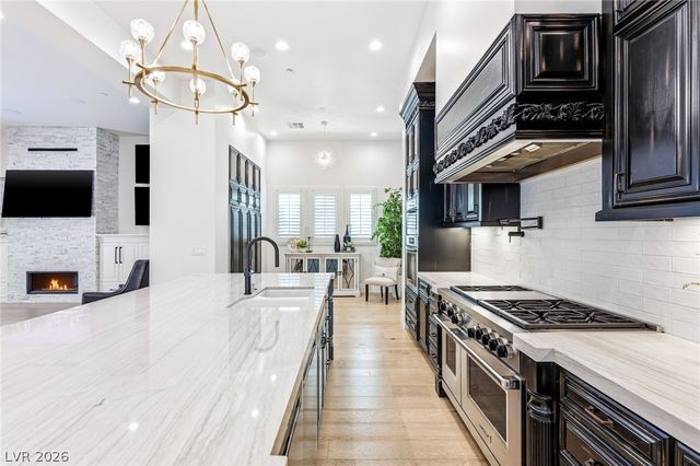 25 Pebble Dunes Court, Las Vegas, NV 89141