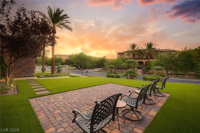 25 Pebble Dunes Court, Las Vegas, NV 89141