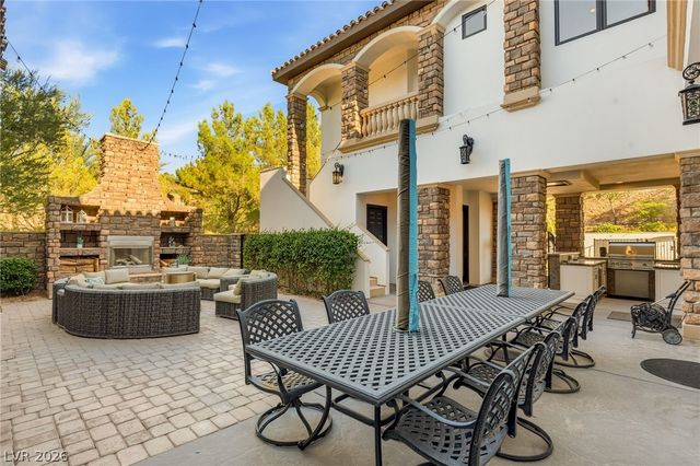 25 Pebble Dunes Court, Las Vegas, NV 89141