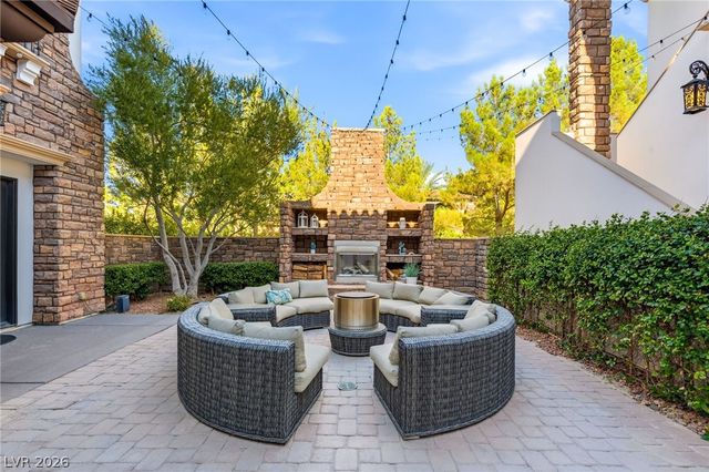 25 Pebble Dunes Court, Las Vegas, NV 89141