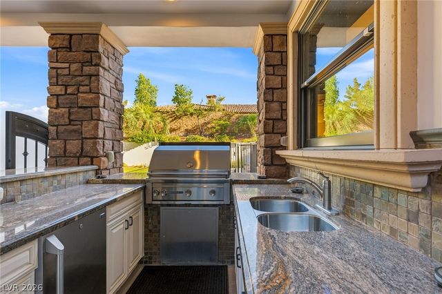 25 Pebble Dunes Court, Las Vegas, NV 89141