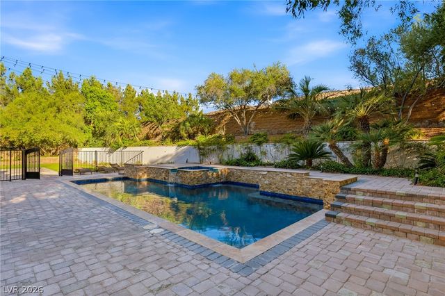 25 Pebble Dunes Court, Las Vegas, NV 89141