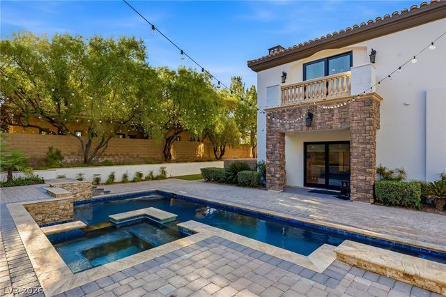 25 Pebble Dunes Court, Las Vegas, NV 89141