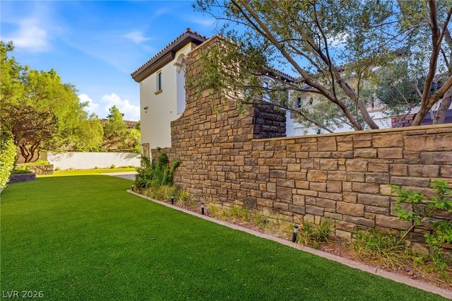 25 Pebble Dunes Court, Las Vegas, NV 89141