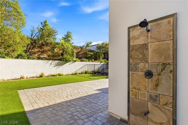25 Pebble Dunes Court, Las Vegas, NV 89141