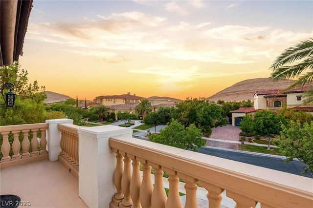 25 Pebble Dunes Court, Las Vegas, NV 89141