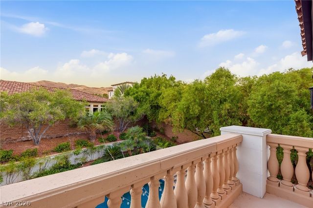 25 Pebble Dunes Court, Las Vegas, NV 89141