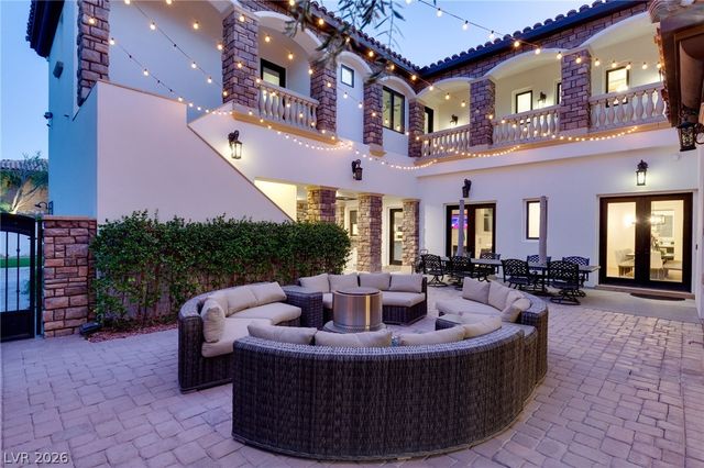 25 Pebble Dunes Court, Las Vegas, NV 89141