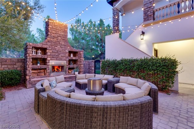 25 Pebble Dunes Court, Las Vegas, NV 89141