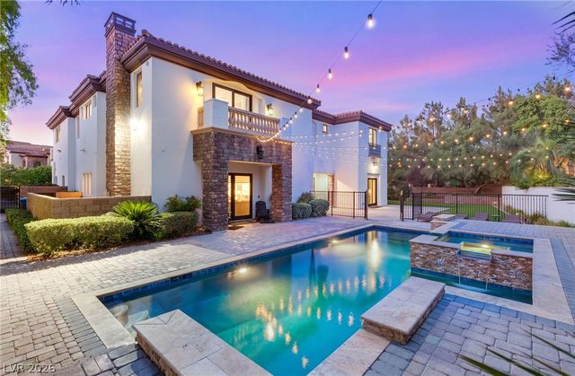 25 Pebble Dunes Court, Las Vegas, NV 89141