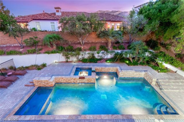 25 Pebble Dunes Court, Las Vegas, NV 89141