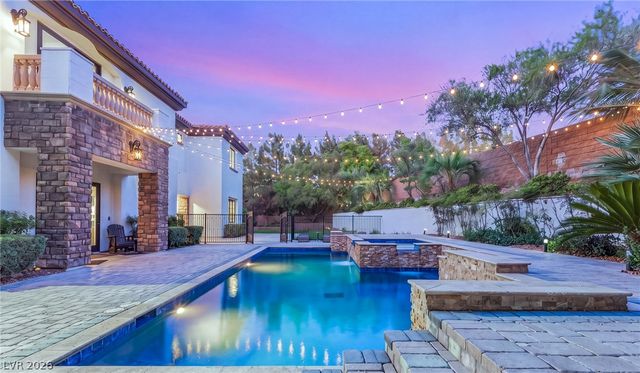 25 Pebble Dunes Court, Las Vegas, NV 89141