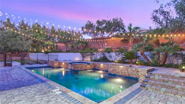 25 Pebble Dunes Court, Las Vegas, NV 89141
