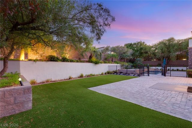 25 Pebble Dunes Court, Las Vegas, NV 89141