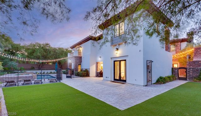 25 Pebble Dunes Court, Las Vegas, NV 89141