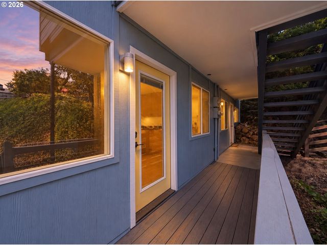1300 Ne 68TH Ave, Portland, OR 97213