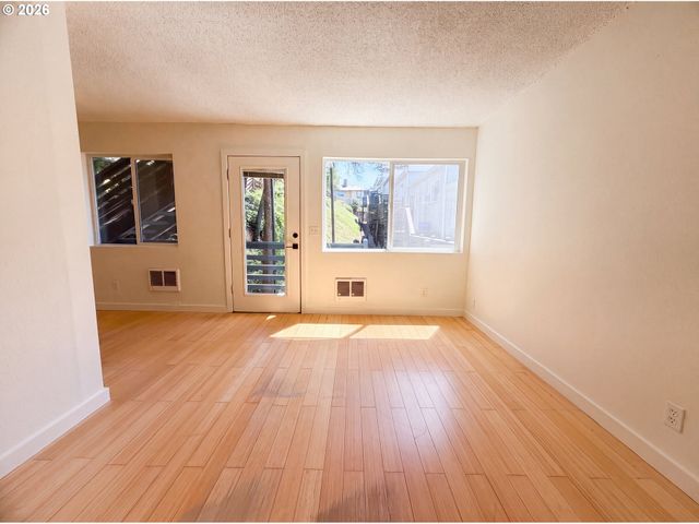 1300 Ne 68TH Ave, Portland, OR 97213