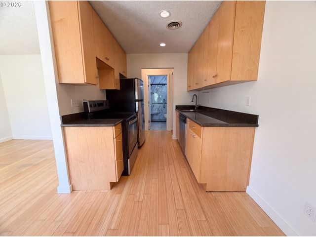 1300 Ne 68TH Ave, Portland, OR 97213
