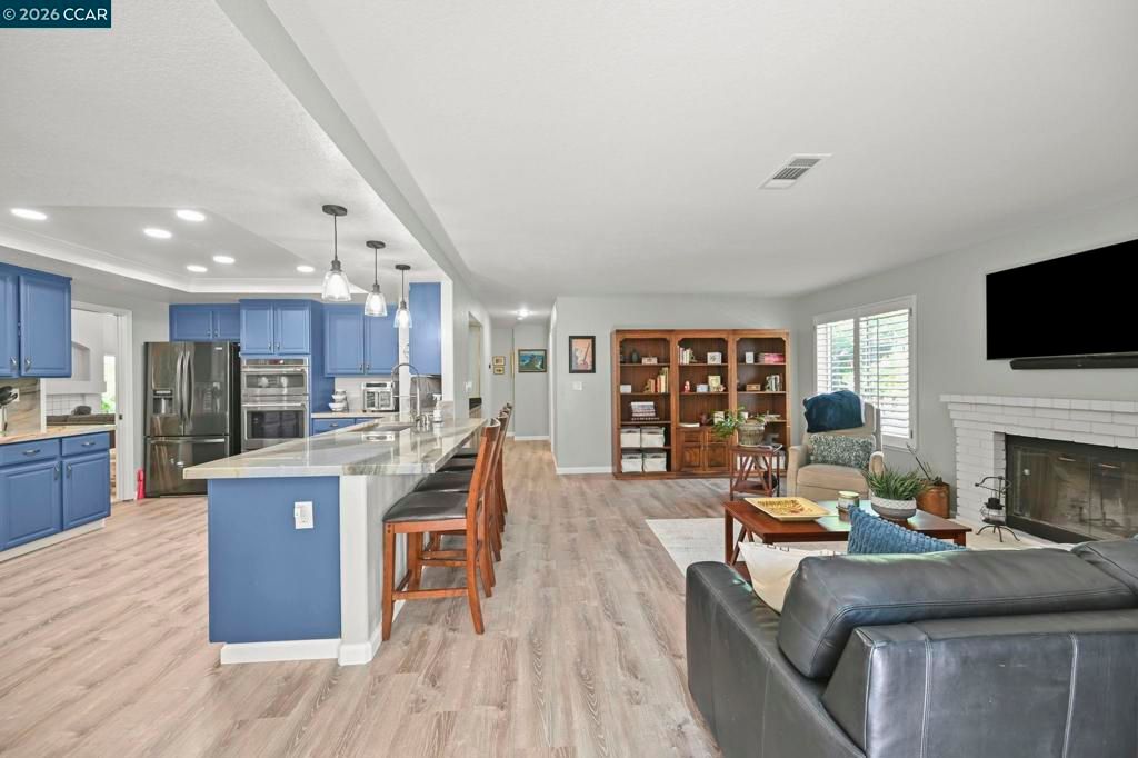 Image 11 of property listing at 421 Stoneybrook Ct, Danville, CA 94506