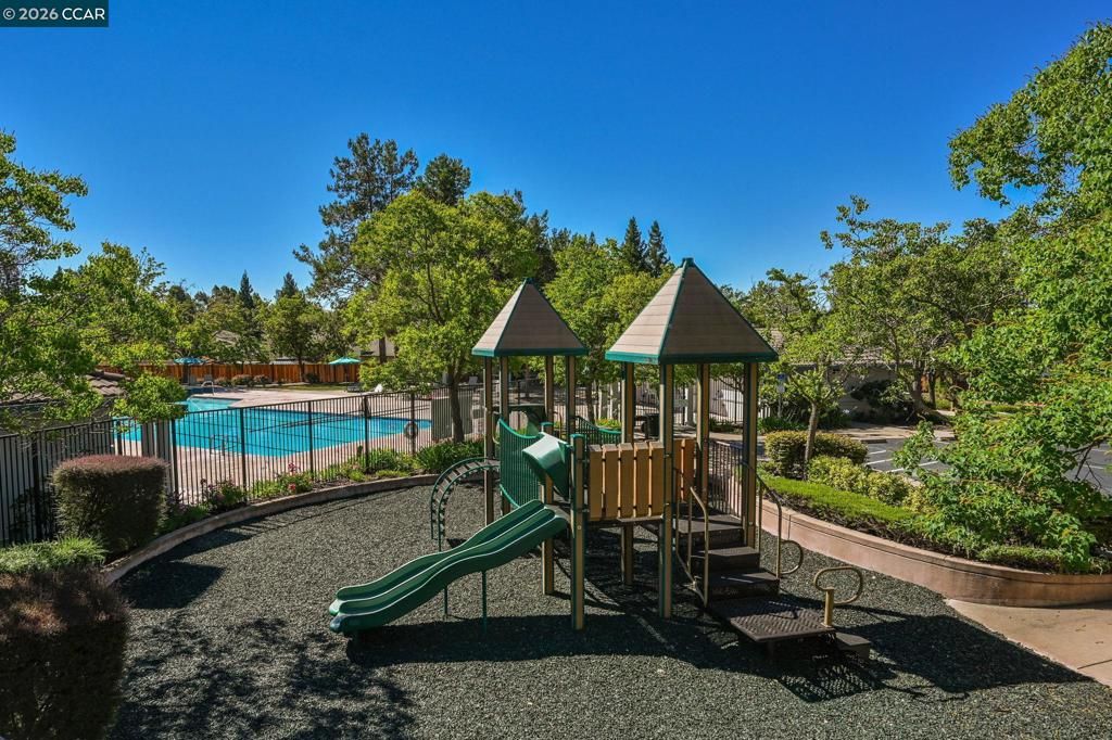 Image 37 of property listing at 421 Stoneybrook Ct, Danville, CA 94506