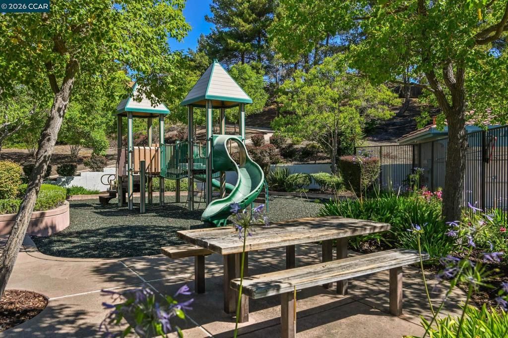 Image 38 of property listing at 421 Stoneybrook Ct, Danville, CA 94506