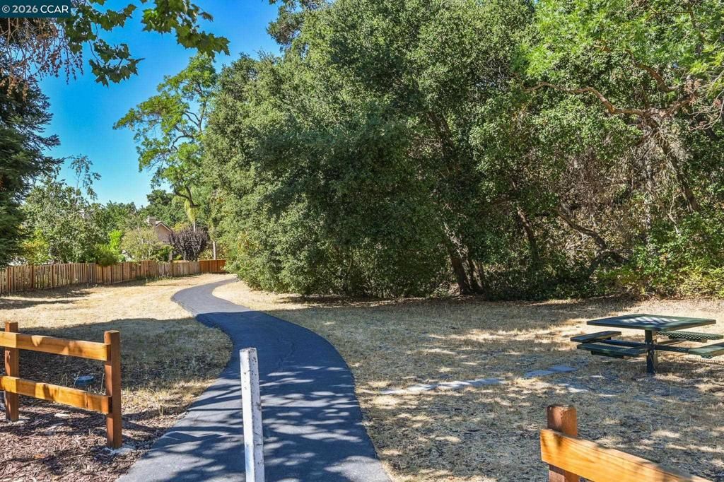 Image 43 of property listing at 421 Stoneybrook Ct, Danville, CA 94506
