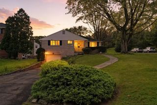 1323 Royal Oak Rd, Scott Twp, PA 15220