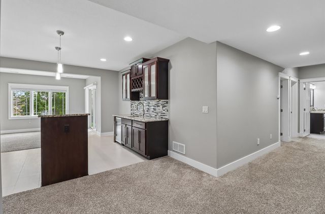 16636 Tanglewood Drive, Clive, IA 50325